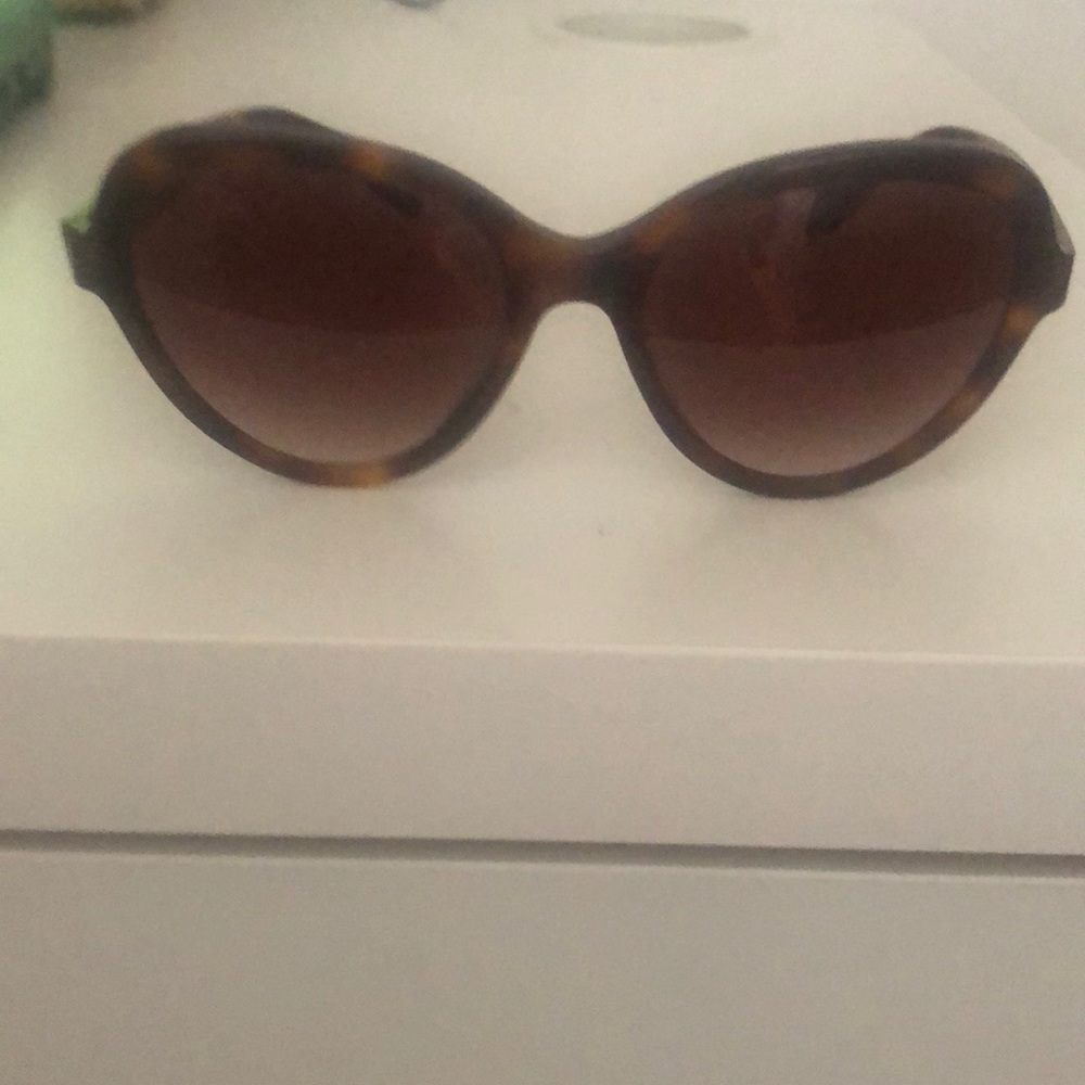 NEW Alexander McQueen Havana Cat Eye Sunglasses No scratches. Never worn.